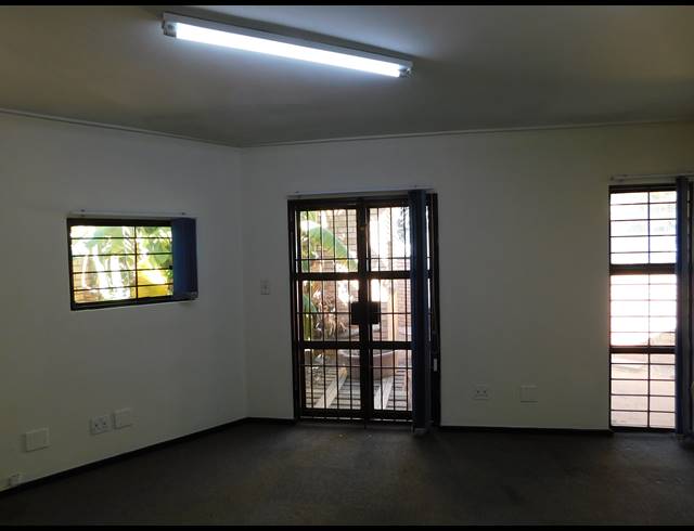 107M² OFFICE TO LET IN FERNDALE